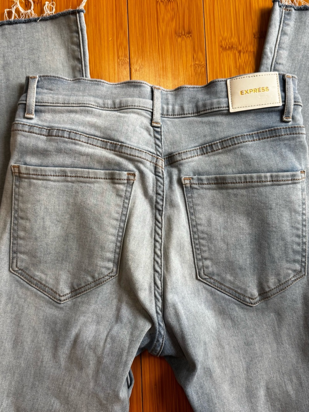 Express Women's Light Blue Frayed-Hem Ankle Jeans - Picture 2 of 5